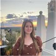 Profesora que ofrece clases particulares de lengua castellana y literatura desde primaria a bachillerato
