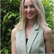 Soy profesora de lenguas extranjeras y sobre todo me gusta compartir mi pasión para estas con mis alumnos. 