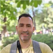 Profesor de filosofía, tanto cómo asignatura como forma de vida. Comprende y aprende la asignatura sin mucho esfuerzo.