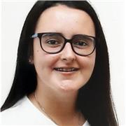 Soy una chica jóven que imparte clases de inglés hasta nivel de la ESO