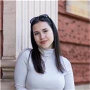 Soy motivada y responsable. Quiero enseñar a estudiantes que necesiten una base sólida de inglés para seguir avanzando.