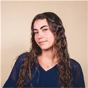 Me defino como una persona proactiva y sociable a la que le gusta hablar y comunicarse con la gente.