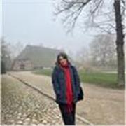 Soy una chica de 18 años, responsable, paciente y con muchas ganas de enseñar. Me adapto a alumnos de primaria