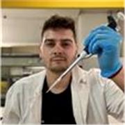Laureato in scienze biologiche e studente al corso di laurea magistrale in biotecnologie molecolari e industriali, offre lezioni di Biologia