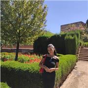 Me llamo Paula, estudio ADE en Alcalá de Henares. Además, tengo el B2 en inglés y tengo buena mano con los niños y con las mates