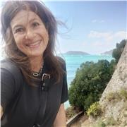 Laureata in Lingue impartisce lezioni di Inglese