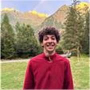 Mi sono diplomato in un liceo scientifico e frequento al primo anno la facoltà di Biologia