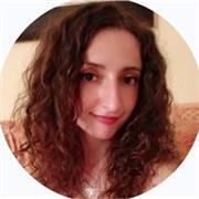 Soy una chica que está estudiando Historia del Arte, he vivido en EEUU y hablo inglés. 