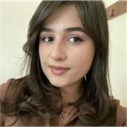 Engagierte Englischlehrerin hilft dir, Englisch mit Freude zu lernen