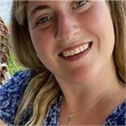 Impartisco ripetizioni di materie scientifiche ed umanistiche. Sono laureata in economia e gestione aziendale. Ho 29 anni. Aiuto compiti dalla 1a elementare alla 3a media