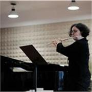 soy profesora de flauta con formación musical y tengo experiencia enseñando a alumnos de distintas edades