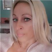 Profesora, título de Anglia Ruskin Cambridge University. Politécnico de Valencia Bellas artes