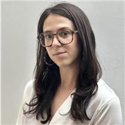 Deutschlehrerin, die deinen Weg zur Sprachkompetenz neu definiert.