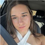 Profesora titulada en educación infantil con años de experiencia.