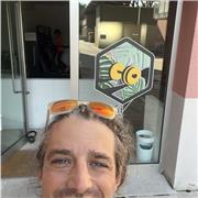 Appassionato di lingua inglese aiuta nei compiti e nel dialogo