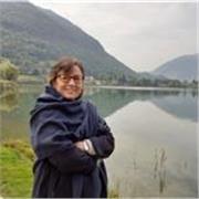 Maestra, laureata, con 30 anni di esperienza di insegnamento nelle scuole elementari, è disponibile da metà ottobre 2022 per lezioni private