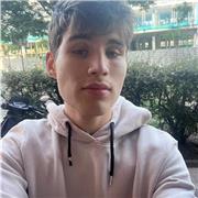 Soy un chico apasionado de las matemáticas que adapta sus clases dependiendo del nivel y la velocidad de cada alumno a la hora de aprender y conseguir resolver cualquier problema de cualquier apartado. Doy clases a chicos que sientan que quieren aprender