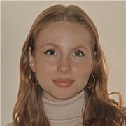 Soy profesora de inglés desde hace dos años en una academia donde doy apoyo a varios niveles