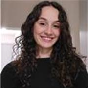 Graduada en Magisterio en Educación Primaria, especializada en las menciones Pedagogía Terapéutica (PT) y Audición y Lenguaje (AL)