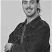 Soy profesional de la comunicación, titulado en Periodismo y en Gestión de Negocios Musicales por tanto trabajo unido al arte