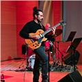 Laureato con specialistica in chitarra jazz, conservatorio santa cecilia roma offre lezioni di chitarra ed altre materie musicali