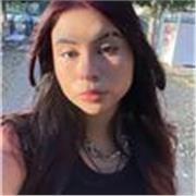 simpática, buena comunicadora, y amable y me acoplo a varias edades