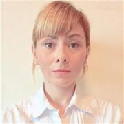 Hola, mi nombre es Yesica. Trabajo como profesora en una Escuela Estatal de Argentina y me dedico a enseñar idioma español