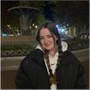 Me defino como una persona creativa y lista para enseñar con mucha pasión. 