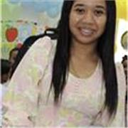 Profesora de apoyo escolar especializado en niños de forma virtual