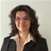 Profesora graduada en Bellas Artes con Máster en Profesorado de secundaria, imparto clases online y presencial