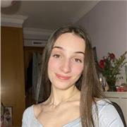 Estudiante de Psicología con conocimientos en inglés, química y matemáticas. Con muy buena media en la eso y bachillerato