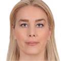 10 yılı aşkın süredir yüksek etkili dil eğitimi veren, İş İngilizcesi Eğitmeni ve Çok Dilli İletişim Uzmanı