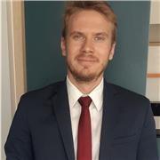 Diplômé de finance avec plus de 7 ans d'expérience professionnelle en banque, je donne des cours particuliers d'Economie-Gestion pour Lycée, Post-Bac et professionnels.