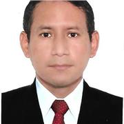 Profesor de matemáticas imparte cursos a niños de primaria y secundaria