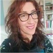 Tutor, educatrice ed orientatrice al lavoro ed alla formazione, impartisce lezioni di italiano ad italiani e stranieri di ogni età. Predisposizione al contatto col pubblico diretto e da remoto. Esperienza attuale e pregressa nelle scuole anche per student