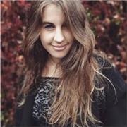 Sono una ragazza neolaureata in giurisprudenza, dinamica e coinvolgente.