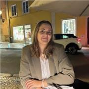 Maestra de primaria apta para todas las edades.