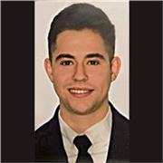 He dado clase previa de inglés a un par de alumnos. Tengo el título nivel B2 de inglés en Aptis y suelo ayudar a niños que están acabando la ESO (aproximadamente esa edad). Soy muy trabajador, ayudo a quien me necesita y busco que todos den su máximo