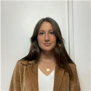 Je donne des cours particuliers de français à des élèves de tout âge.