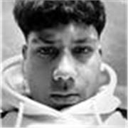 Joven que le gustan las matemáticas y ayudar a las personas que lo necesiten