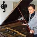 Insegnante di pianoforte classico impartisce lezioni a bambini e adulti. preparazione esami di ammissione al conservatorio