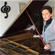Insegnante di pianoforte classico impartisce lezioni a bambini e adulti. Preparazione esami di ammissione al Conservatorio