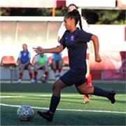 Soy jugadora de fútbol desde los 5 años (llevo 11 años jugando), y me gustaría enseñar o entrenar porque es algo que me apasiona.