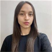 Profesora de Inglés imparte clases a niños de todas las edades