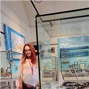 Sei alla ricerca di una persona che sia stimolante per lo svolgimento dei compiti e ti faccia anche divertire mentre li fai eccomi