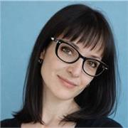 Traduttrice e scrittrice professionista, disponibile per lezioni di inglese.