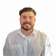 Profesor de español nativo con 2 años de experiencia de enseñanza a niños y adultos.