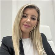 Me defino cómo una persona dinámica, responsable y organizada.