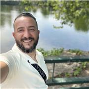 Bonjour, j’ai une excellente maîtrise de la langue arabe, vu que c’est ma langue maternelle, mais je niveau d’études bac plus deux