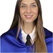 Maestra de apoyo escolar de educación primaria
